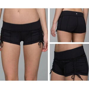 Lululemon Cinched Full On Luxtreme Hot Hot Short Black - 27304